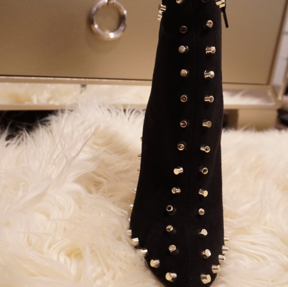 Boots - Picture 3 of 5